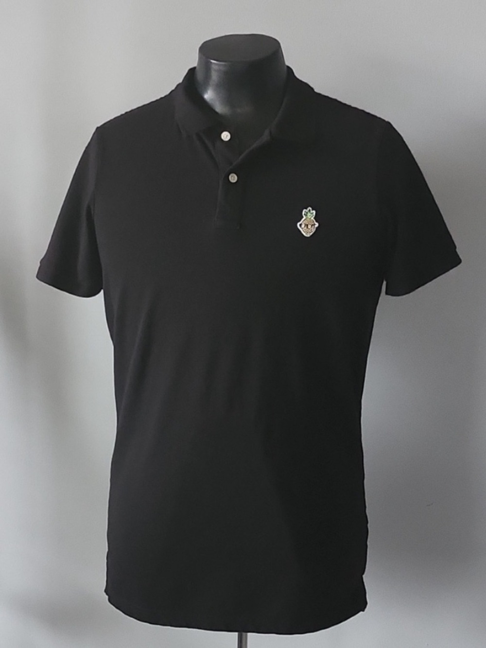 American Eagle Classic Fit Black Polo with Pineapple Appliqué Size MT